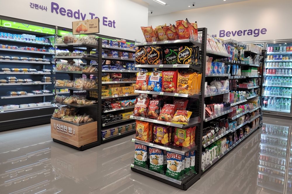 Late-Night Convenience Shopping for Snacks and Beverage Essentials in Golden Hill